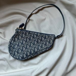 CHRISTIAN DIOR
Diorissimo Saddle Pochette